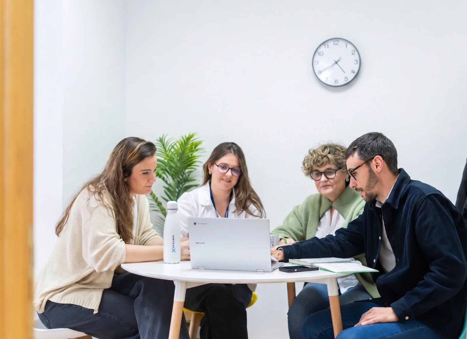 Equipo in-house de Halley reunido en la oficina